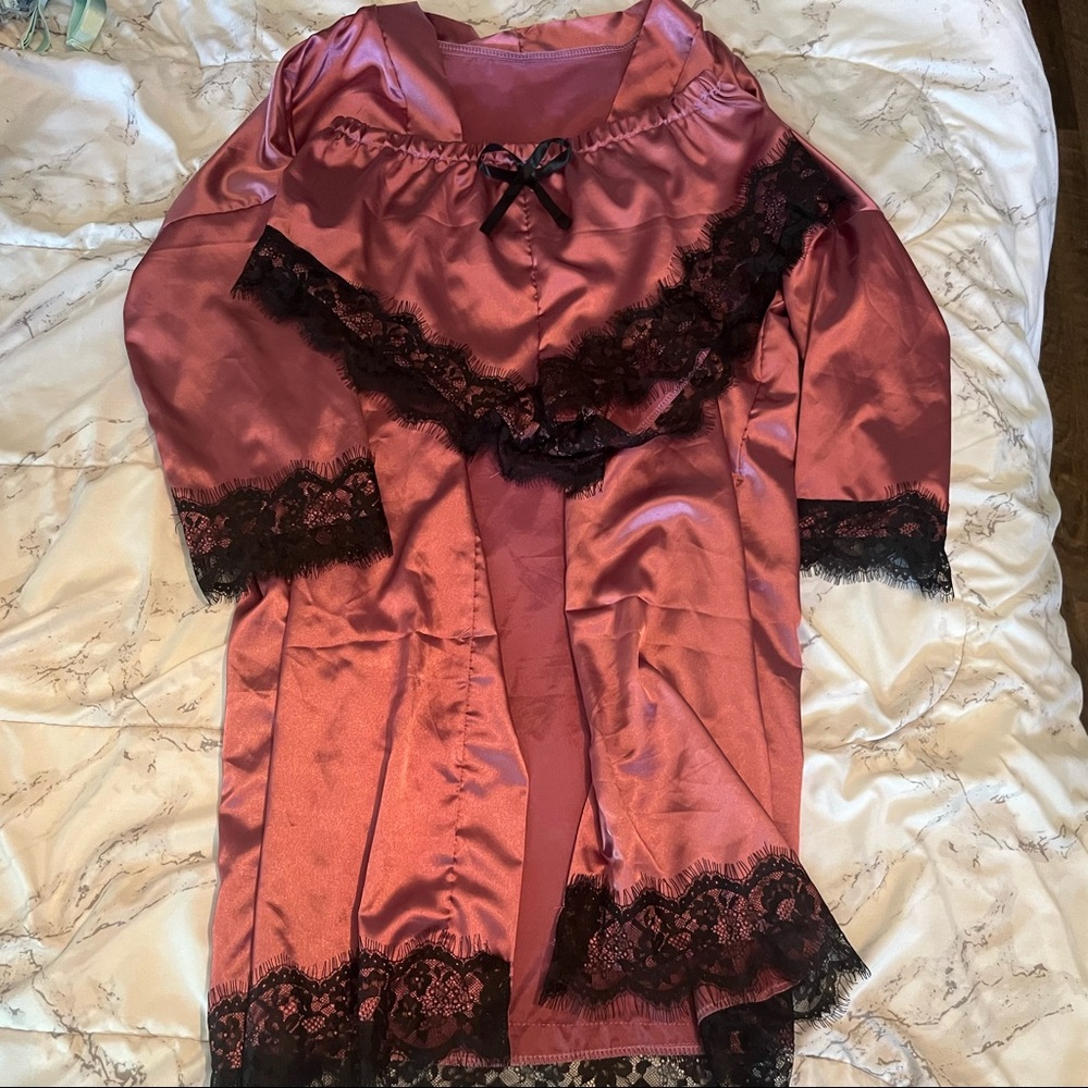 Matching‎ silk and lace robe and shorts lingerie set size L
